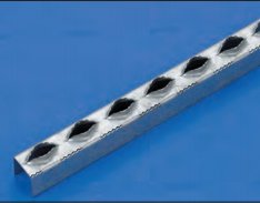 Grip strut ladder rung
