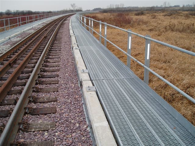 Railroad structural walkways