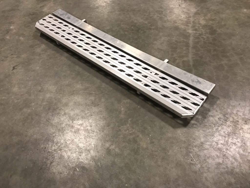 Sprinter van fixed bumper step