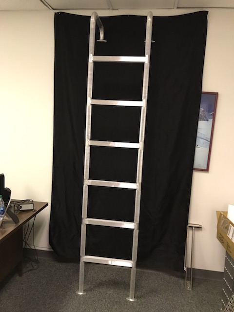 Vertical fire truck ladder